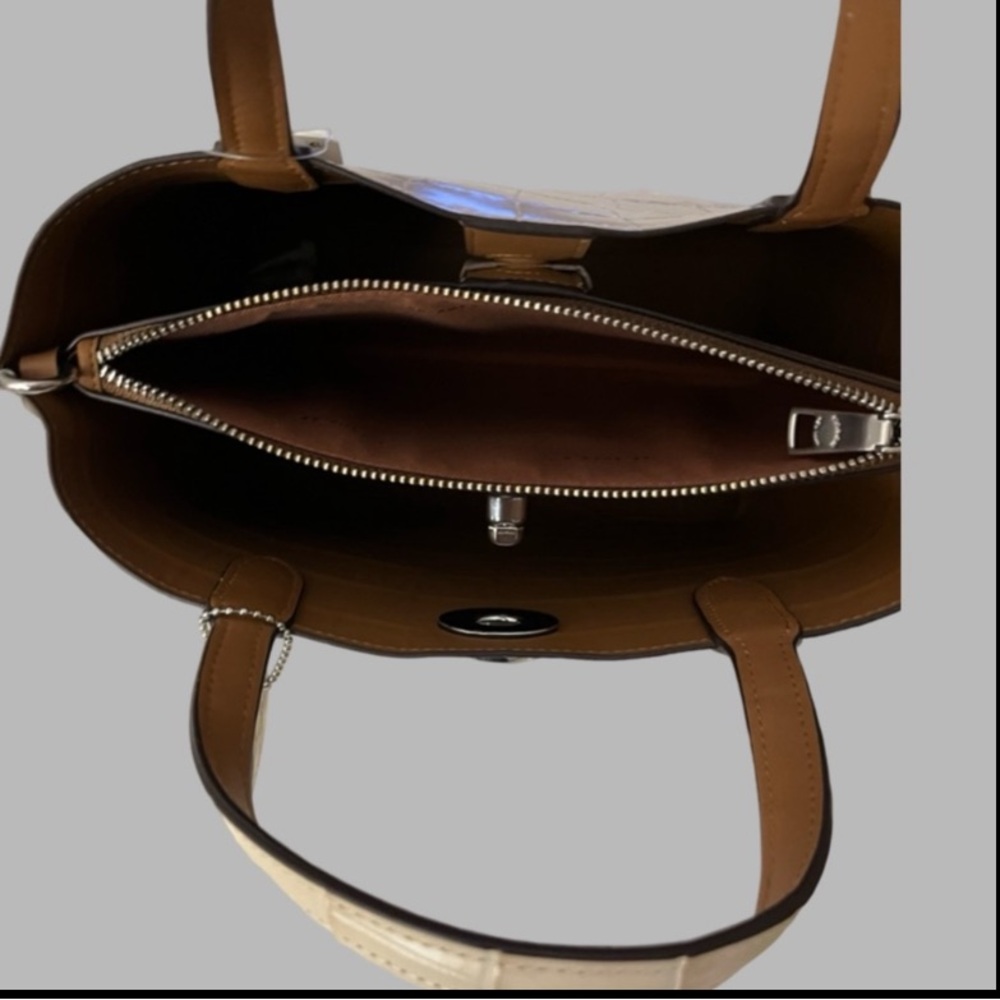 NWT Willow 24 Crocodile-Effect Leather Tote in Ivory - Picture 10 of 12